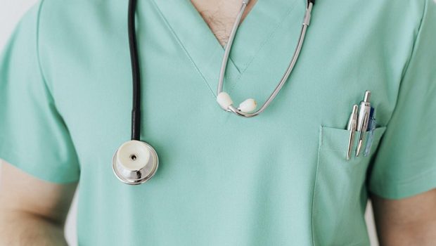 4 Reasons Men Should Consider a Career in Nursing (And Where to Start)